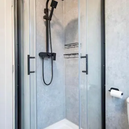 Comfortable With Free Parking Holiday home