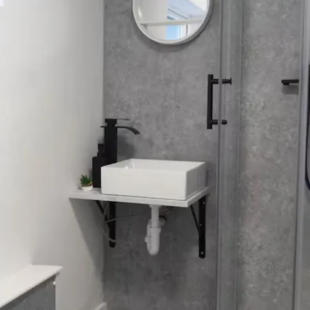 Comfortable With Free Parking Holiday home