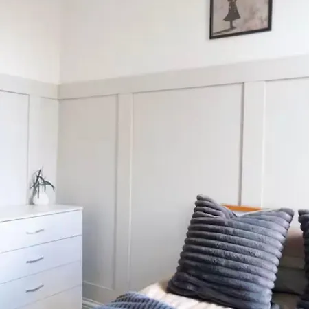 Comfortable With Free Parking Holiday home