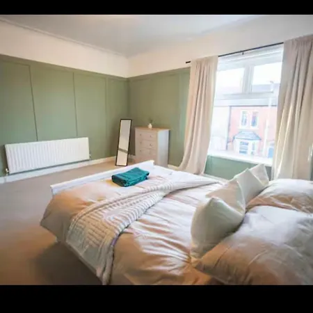 Holiday home Comfortable With Free Parking