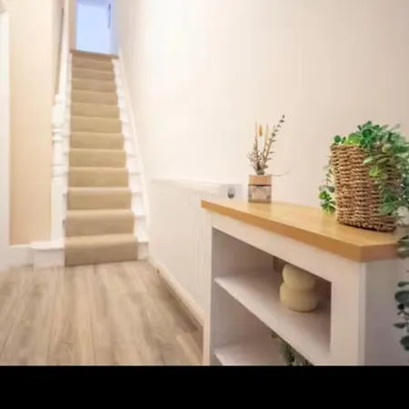 Holiday home Comfortable With Free Parking *