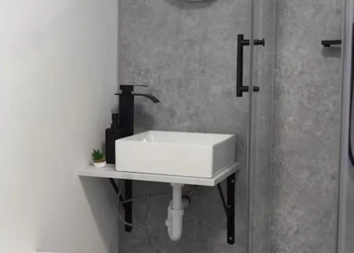 Comfortable With Free Parking Holiday home