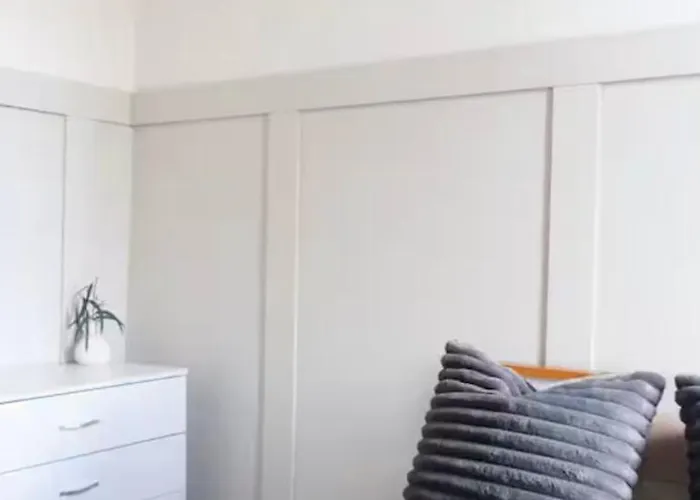 Comfortable With Free Parking Holiday home